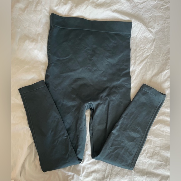 Blanqi Everyday Leggings - Picture 2 of 6